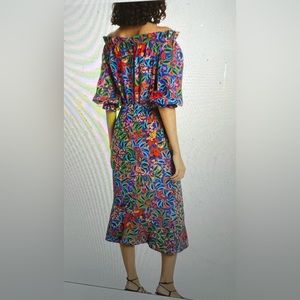 Show stopper of a dress! Super flattering fit #saloni #dress #weddingguest